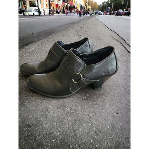 b.o.c. by Born Womens Black Leather Ankle Boots Booties Sz US 9.5 M Buckle Strap